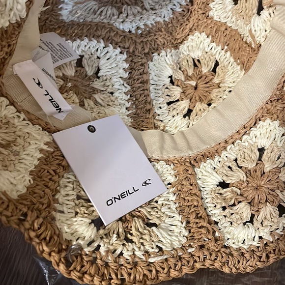 Crotchet hat- new with tags - Picture 5 of 5